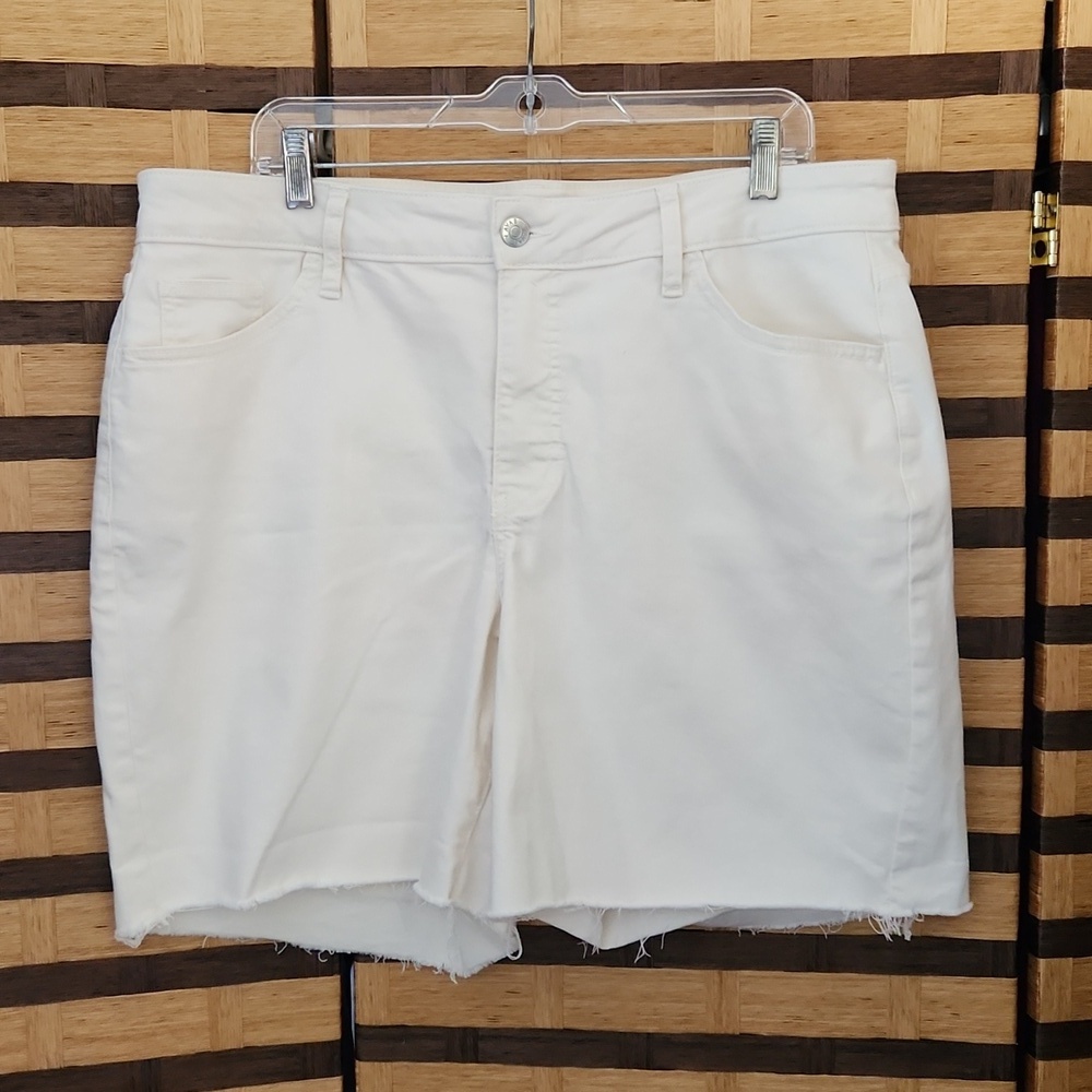 Ava & Viv Creme stretch jean shorts